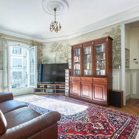Superb 4 Bdrms 185m2 Trocadero Lejlighed