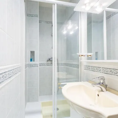 Superb 4 Bdrms 185m2 Trocadero