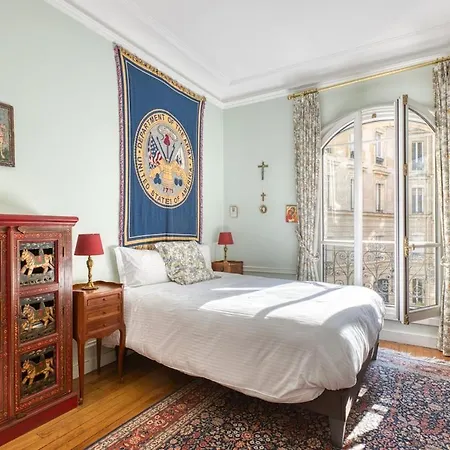 Superb 4 Bdrms 185m2 Trocadero Lejlighed *