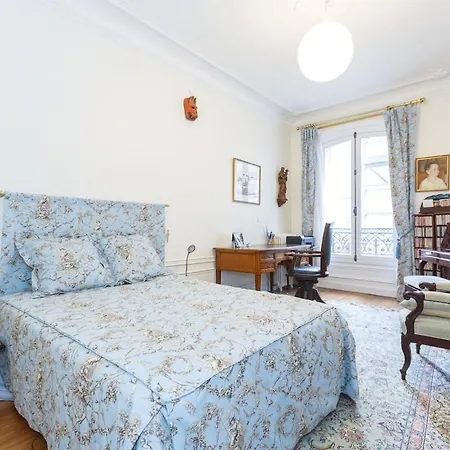 Superb 4 Bdrms 185m2 Trocadero Lejlighed